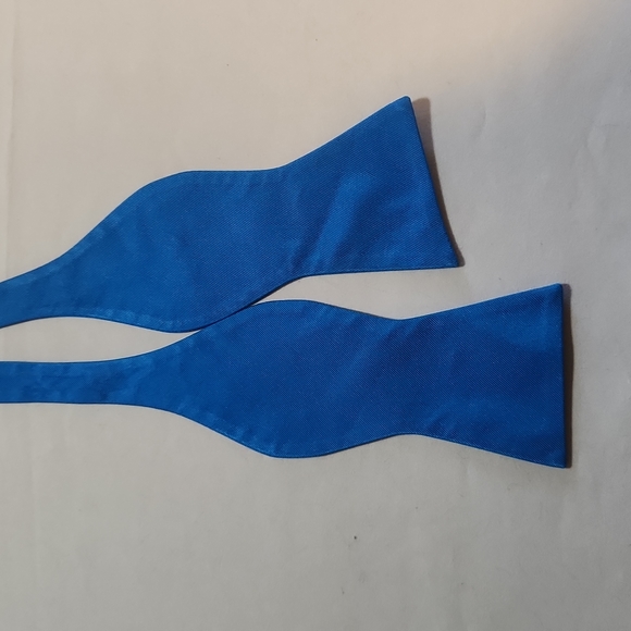 Blue Izod Bow Tie - Picture 1 of 4